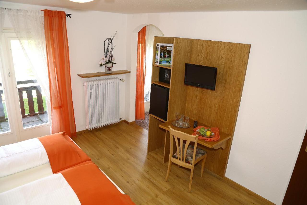 Landhotel Garni Schweizerhaus โชนวัลด์ ภายนอก รูปภาพ